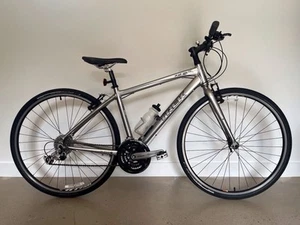 TREK 7.2 FX flat bar road bike (frame size 17.5” / 44.5cm) - Picture 1 of 10