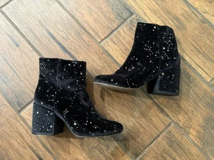 Urban Outfitters Margot Stiefel Damen 7 schwarz Sternbilder Sternzeichen Sterne - Bild 1 von 13