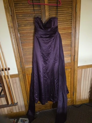 Vera Wang Maids Plum Dress Strapless Size 12. Side Zip. Excellent Condition - Image 1 of 4