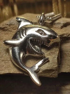 Herren Halskette in Silber Groß und auffällig Räuber der Meere Haifisch Jäger - Bild 1 von 4