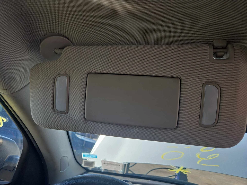 Used Left Sun Visor fits: 2014 Chevrolet Equinox Left Grade A Foto 1 de 4
