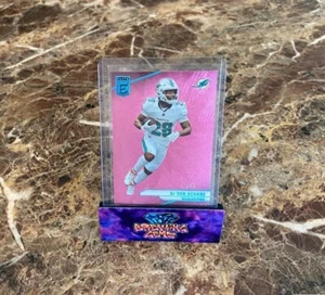 Tarjeta rosa 2024 DeVon Achane/13 Panini Donruss Elite FOTL #19 Dolphins SP - Imagen 1 de 1