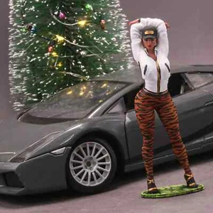 Painted resin figure  woman sexy girl (without car,no tree) 1:18 S1122 - Picture 1 of 9