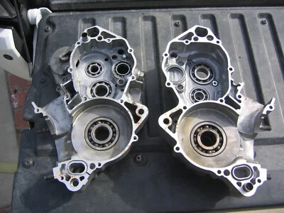 2003 HONDA CR250 R OEM КОРОБКА ПЕРЕДАЧ ДВИГАТЕЛЯ СПРАВА И СЛЕВА КАРТЕР КОМПЛЕКТ ХОРОШЕЕ СОСТОЯНИЕ ТОВАРА - Изображение 1 из 4