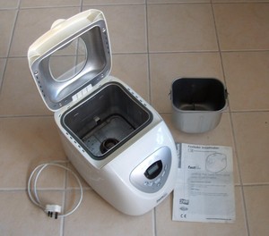 morphy richards coolwall breadmaker