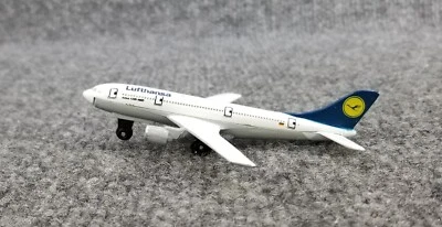 MATCHBOX LUFTHANSA A300 B AIRBUS PASSENGER PLANE ABOUT 4 1/4 " LONG & 4" WINGSPN - Image 1 of 4