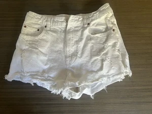 Zara Damengröße 8 weiß abgenutzt zerrissen Jeansshorts - Bild 1 von 8