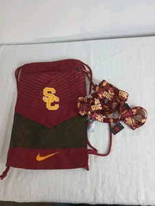 Nike USC Trojaner Utility Training Turnbeutel + 5 Neu mit Etikett Schlüsselbänder Kordelzugbeutel rot - Bild 1 von 10