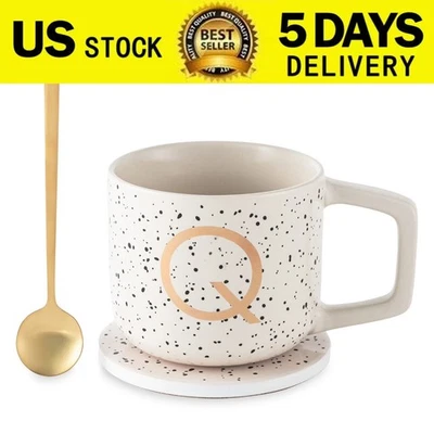 Juego de taza, posavasos y agitadores de gres Q monograma 13,5 fl oz Foto 1 de 4
