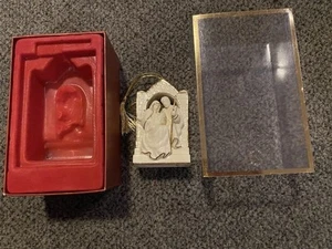 LENOX PORCELAIN NATIVITY ORNAMENT GOLD TRIM CHRISTMAS HOLY FAMILY - Picture 1 of 12