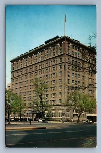 Postcard Vintage Roger Smith Hotel Washington DC Motel Lodging Building - Picture 1 of 2