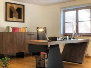Schreibtisch in modernem Design, Individualisierbar - Bild 1 von 2