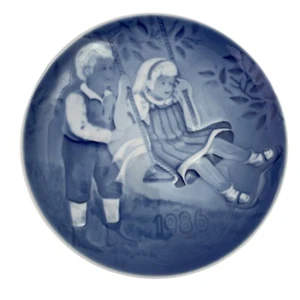 Bing & Grondahl A JOYFUL FLIGHT Kindertag 1986 Sammelteller 5,25" - Bild 1 von 8