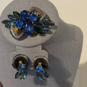 Vtg D&E Julianna Fruit Salad Rhinestone Brooch & Earrings Set Curved Metal Leave - Picture 1 of 13