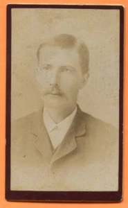 CDV La Crosse, WI, Ritratto di giovane uomo, di Meason, circa 1880 timbro posteriore - Foto 1 di 3