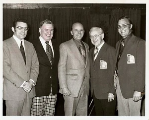PRESSEFOTO - 1974 LORAIN OHIO SPORTS HALL OF FAME COMMITTEE MITGLIEDER - Bild 1 von 2