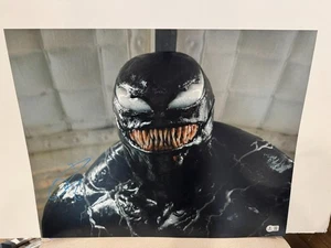 FOTO VENENO FIRMADA POR TOM HARDY 16X20 AUTO VENENO EL ÚLTIMO BAILE CERTIFICADO DE AUTENTICIDAD BECKETT BAS - Imagen 1 de 3