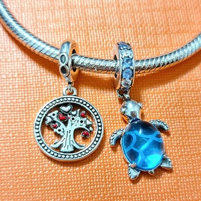 Set 2 charm argento 925 tartaruga albero della vita zirconi portafortuna  - Immagine 1 di 4