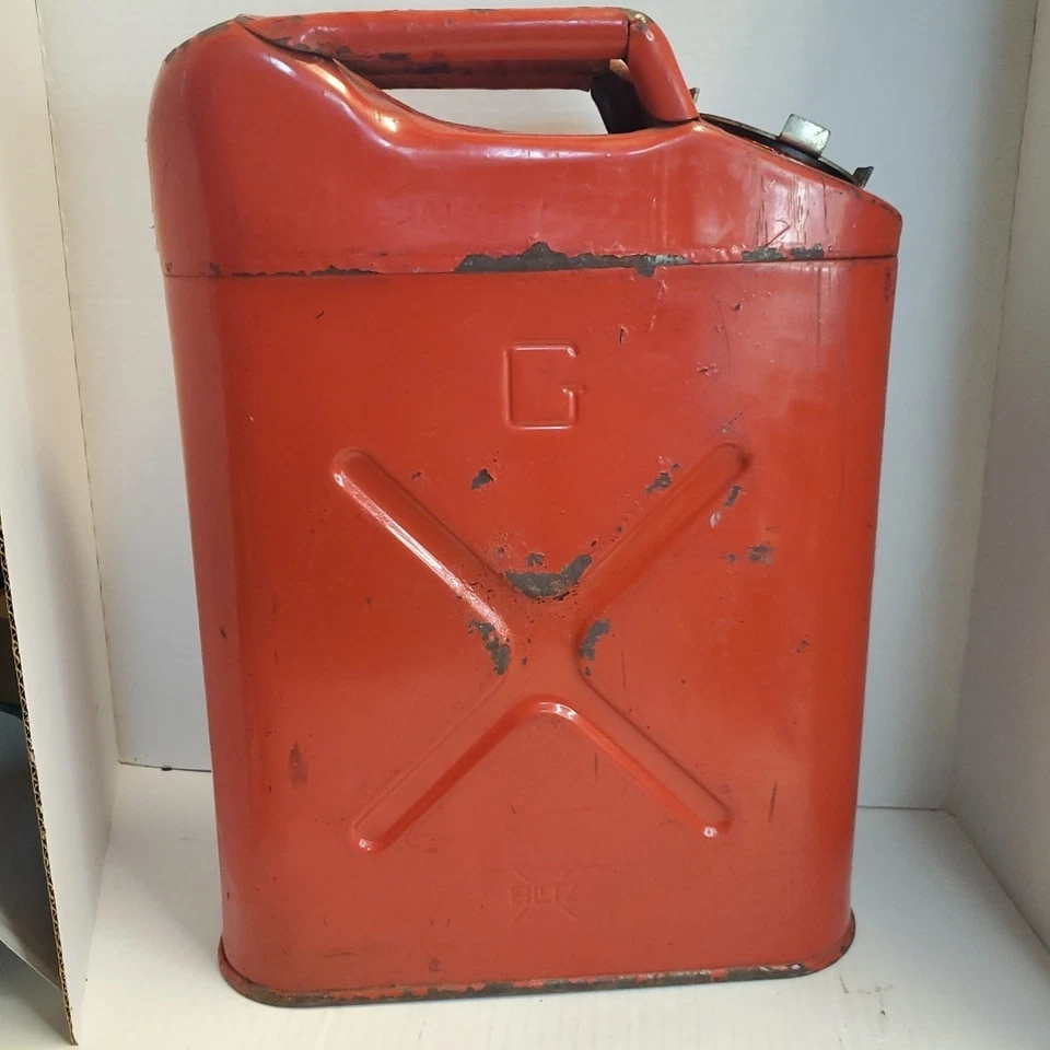 VTG USMC Blitz 5 Gallon Metal Gas Can DOT 5L 5-89 Red Jerry Can Screw on Cap - Image 1 of 4