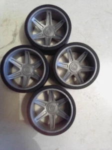 4 X K'NEX Hub Racing wheel 37 mm Grey & Tyre Racing KNEX - 8 Pieces Free UK P&P - Picture 1 of 2