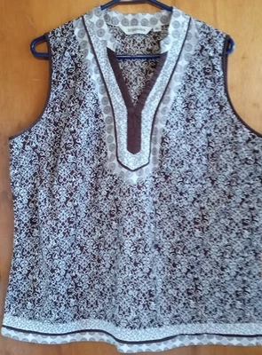 Ladies XL St. John's Bay lightweight sleeveless V neck boho look blouse - Image 1 of 4