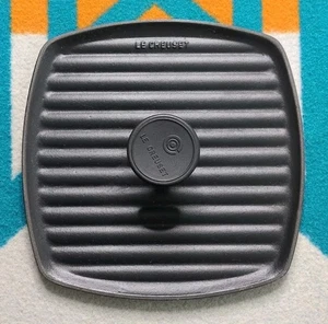 Le Creuset Panini Press Enamaled Cast Iron 9" Matte Black Bacon Cooking Kitchen - Picture 1 of 4