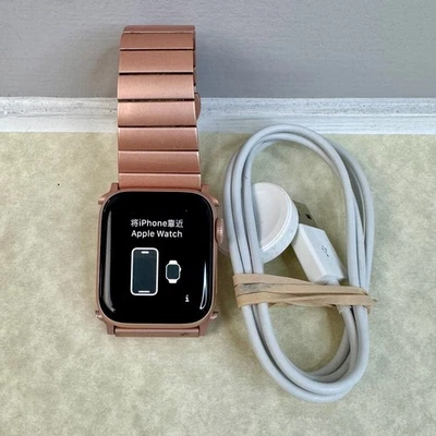Apple Watch Serie 4 Oro Rosa Acero Inoxidable GPS 40mm con Pulsera de Eslabones Foto 1 de 4