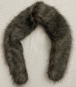 SCIARPA PELLICCIA SINTETICA BANANA REPUBLIC taglia unica nuova con etichette - grigio punta (cenere) marrone zibellino - Foto 1 di 8