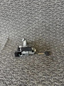 2002-2007 Saturn Vue Ignition Switch Assembly OEM - Picture 1 of 6