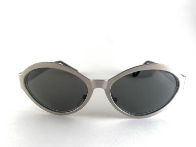 GAFAS DE SOL VINTAGE VERSACE MOD S97 MONTURA OVALADA PLATEADAS AÑOS 90 HECHAS EN ITALIA Foto 1 de 4