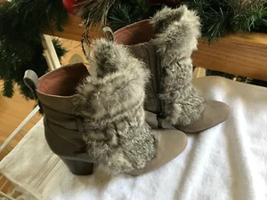 Louise et Cie  Funky Ankle Boot  Rabbit Fur &Leather 4" Block Heel Gray Size 6.5 - Picture 1 of 10