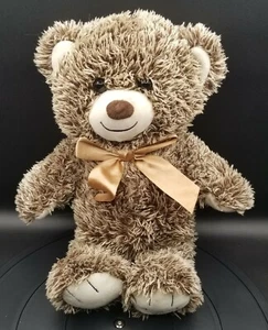 Brauner Teddybär F.A.O Schwartz Bears That Care 2018 Toys For Tots mit Goldschleife - Bild 1 von 9