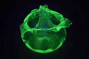 UNUSUAL PETALS SHAPE VASELINE DEPRESSION GLASS FLOWER BOWL 1929-1939 - Picture 1 of 8