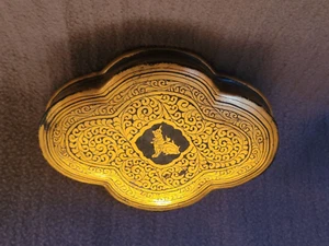 Caja de laca egipcia vintage birmana con acabado dorado y negro 4" x 6" - Imagen 1 de 12