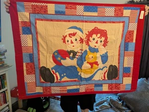 Vintage Raggedy Ann & Andy Bettdecke Babybett Decke 45" x 32 - Bild 1 von 3