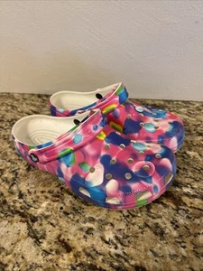 Zuecos Crocs Unisex Clásicos Multicolores Tie Dye EE. UU. Tallas Hombres 7, Mujeres 9 - Imagen 1 de 12