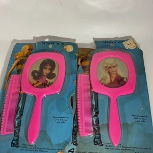 Barbie 1974 Vestir Con Barbie Espejo Y Peine Set Lote De 2 Nuevo En Paquete - Imagen 1 de 8