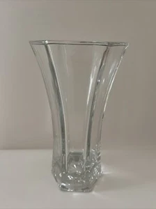 Hoosier Six Panel Hexagonal Clear Glass Vase 4040 - Bild 1 von 12