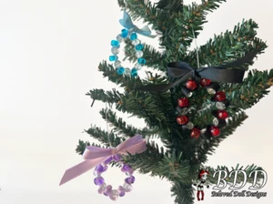 Band und Perlen Weihnachtsschmuck mehrfarbig Handarbeit - Bild 1 von 8