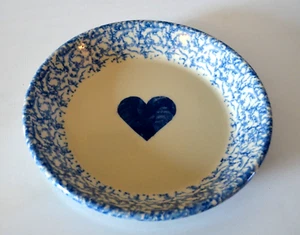 Roseville Ohio Friendship Pottery FP azul esponja corazón pastel plato 9,5” EE. UU. - Imagen 1 de 7