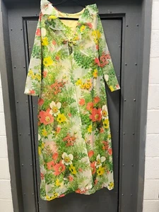 Vintage Dress + Robe Womens 18 Colorful Floral Garden Fairy Whimsical 60's 70's - Picture 1 of 23