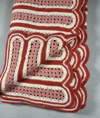 Manta afgana de ganchillo de colección rosa blanco borde festoneado hecha a mano 54"x64" Foto 1 de 4