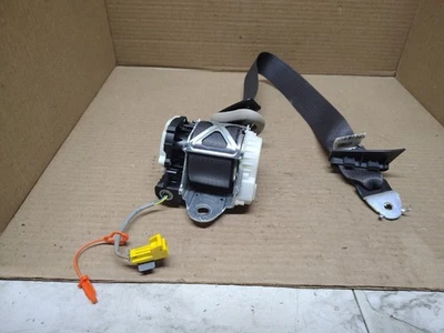 Натяжитель ремня безопасности со стороны переднего пассажира 2010 GMC Chevy Cadillac 20782993 - Изображение 1 из 4