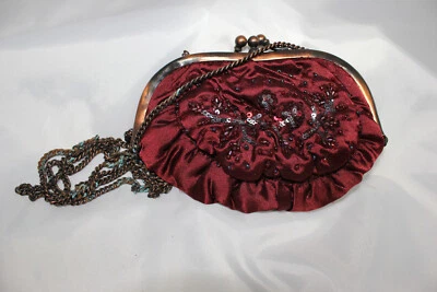 Cartera Bandolera Newport News Cuentas Granate Foto 1 de 4