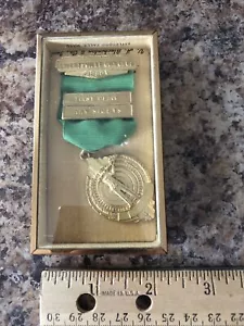 Seltenes Vintage 1950 LIBERTYVILLE GUN CLUB Illinois Medaillenband noch in Verpackung - Bild 1 von 3