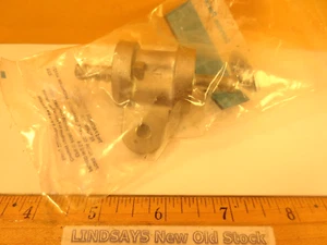 NEW FORD 1991/1995 MERCURY TRACER "VALVE" (FUEL VAPOR SHUT OFF) 1.8L 1.9L L4 NOS - Picture 1 of 3