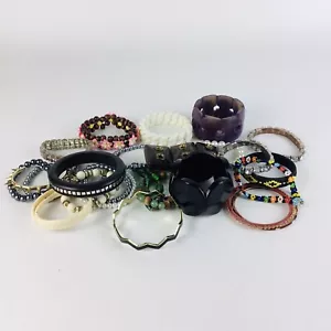 Lot Of 25 Bracelets Costume Jewelry Stretch Seed Bead Flower Braided Wood Spike - Picture 1 of 6