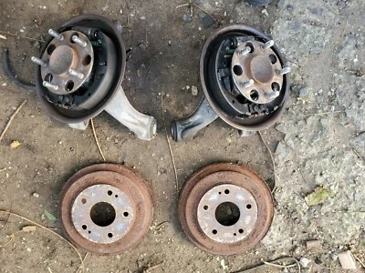 06 Honda Civic OEM задние барабаны + туфли + шпинделя + E тормозные кабели - Изображение 1 из 2