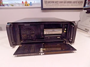 Vintage Rack Mounted PC in Heavy Case UNTESTED Sold as SPARES/PARTS - Afbeelding 1 van 9