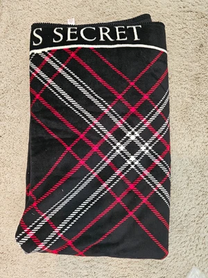 Cobertor de lã aconchegante Victoria's Secret 2025 Natal xadrez preto/vermelho novo em folha - Imagem 1 de 4